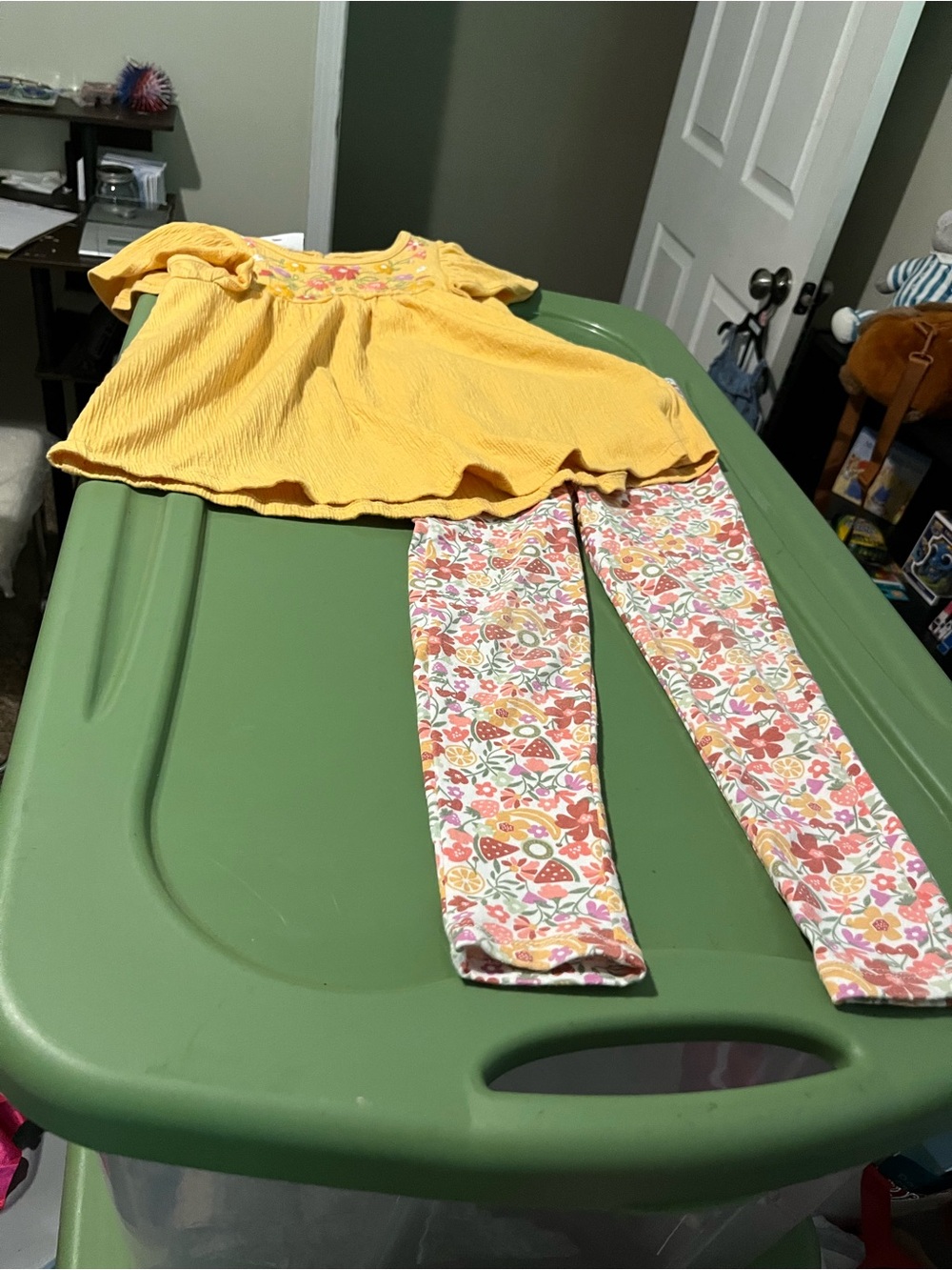 Kids Headquarters Yellow Tunic Top with Floral Print Leggings